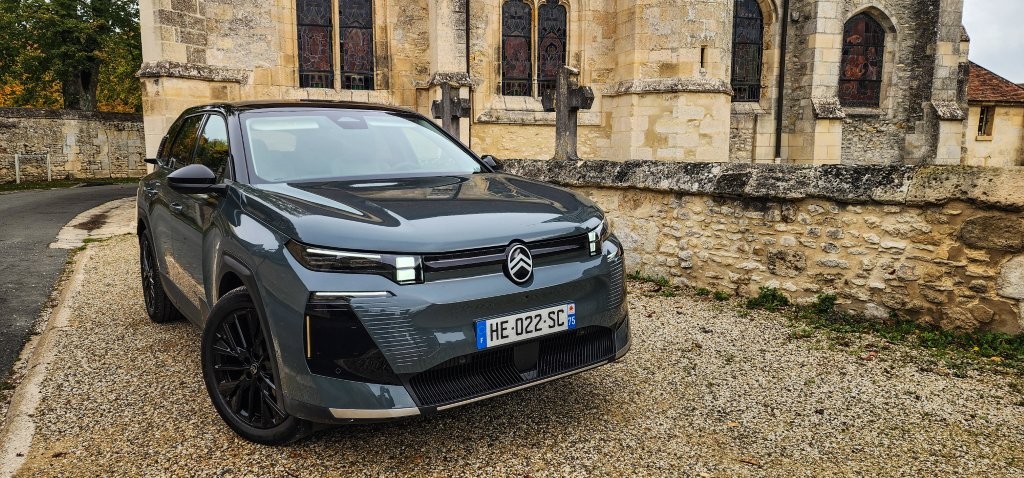 Rusija zabranjuje električne automobile na Krimskom mostu