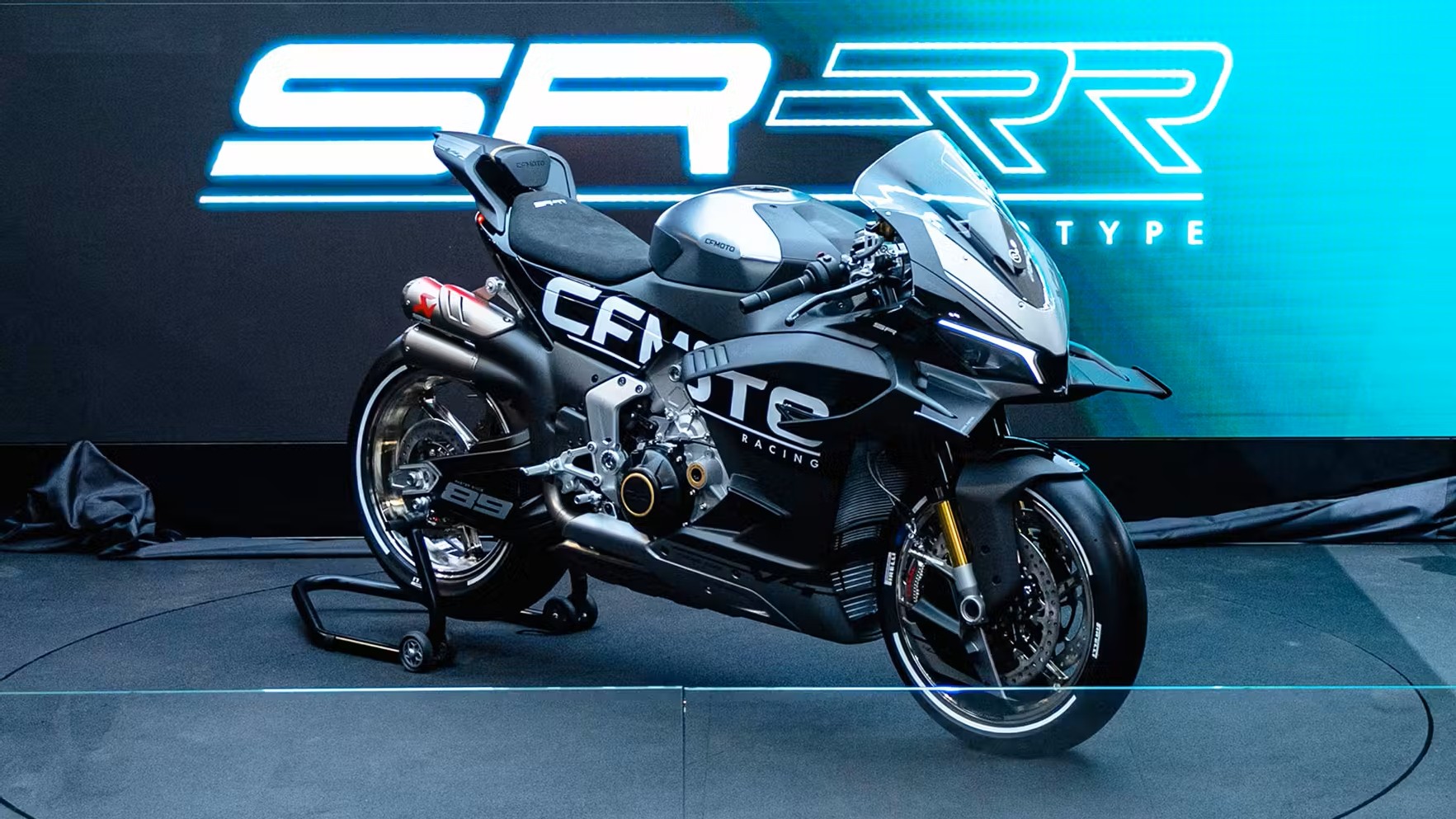 EICMA: Evo ga novi CFMoto V4 SR-RR