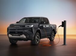 all-new-toyota-hilux-workhorse-comes-with-gas-diesel-electric-and-even-hydrogen-version-260715_1