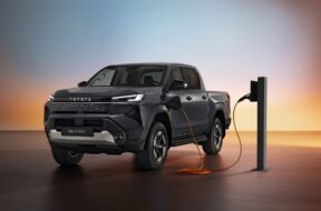 all-new-toyota-hilux-workhorse-comes-with-gas-diesel-electric-and-even-hydrogen-version-260715_1
