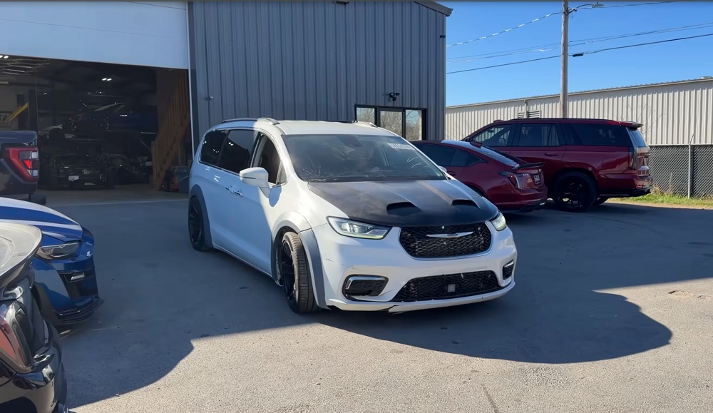 Neko se usudio ugraditi motor Hellcat u porodični minivan