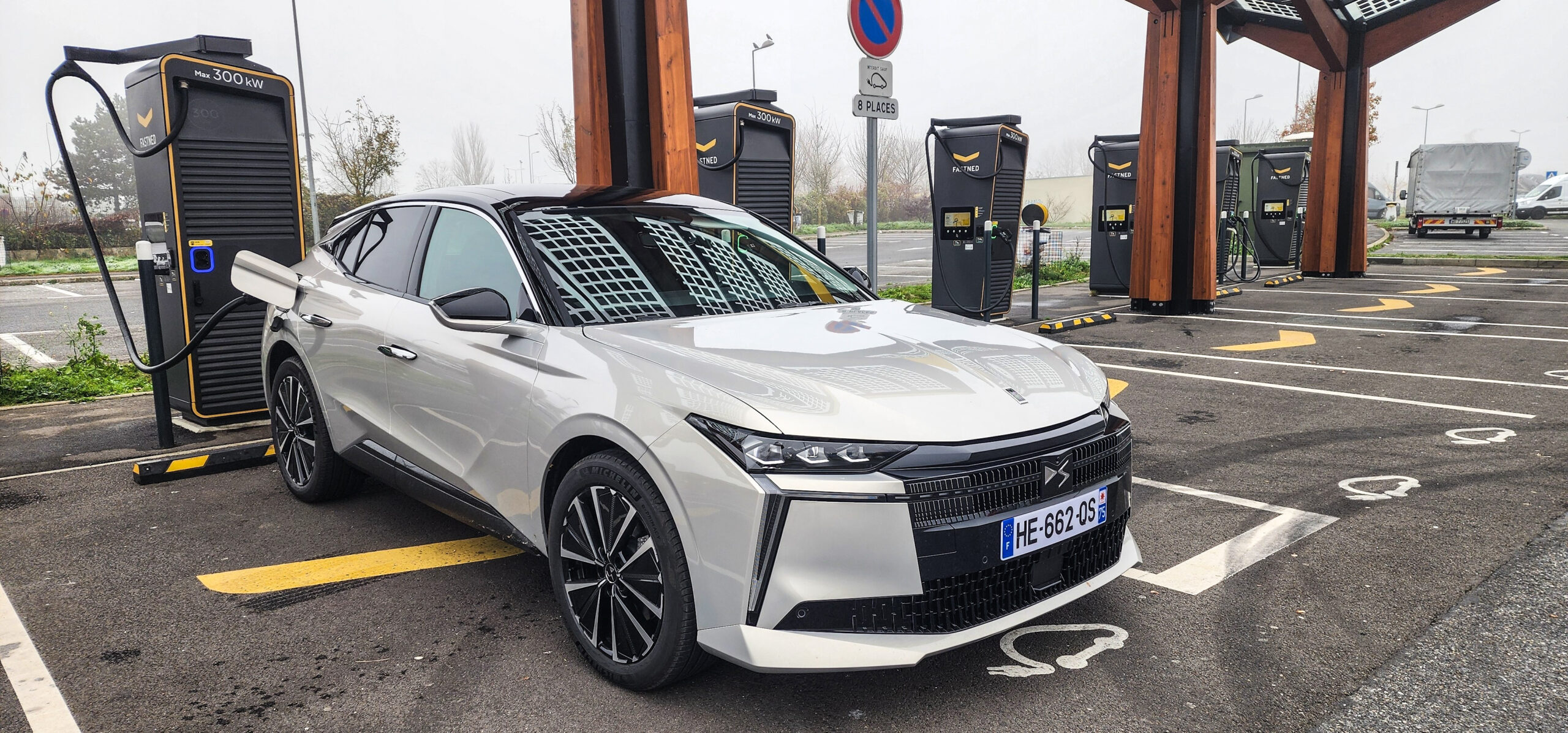 AR test: DS N°4 E-Tense Etoile