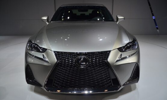 246842_2017_Lexus_IS
