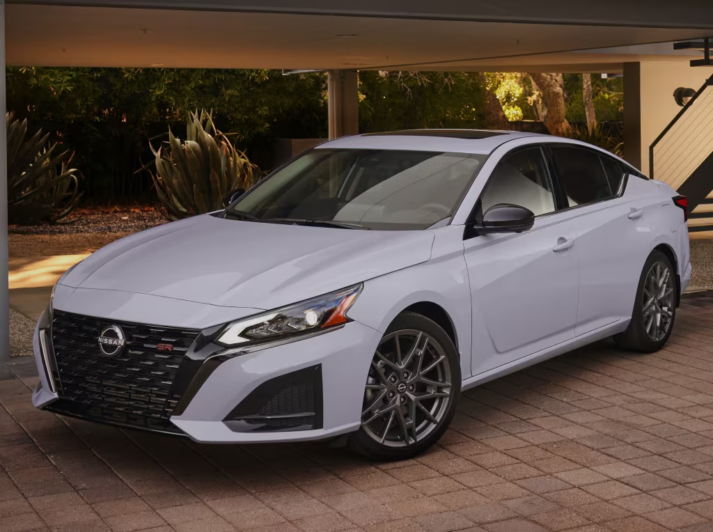 Nissan još uvek nije spreman da odustane od zastarele limuzine