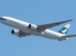 Cathay_Pacific_Boeing_777-200;_B-HNL@HKG