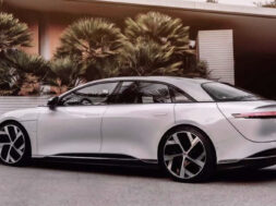 S8-eclabousser-le-coffre-de-sa-lucid-air-l-immobilise-et-lui-coute-une-fortune-219303