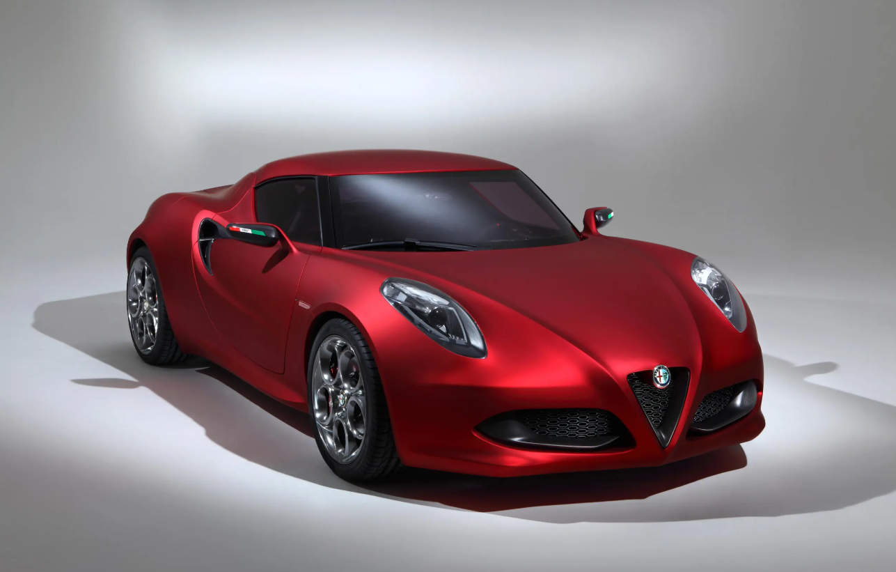 Specijalna edicija Alfa Romea vraća se na upečatljivu crvenu boju do sada rezervisanu samo za koncept 4C