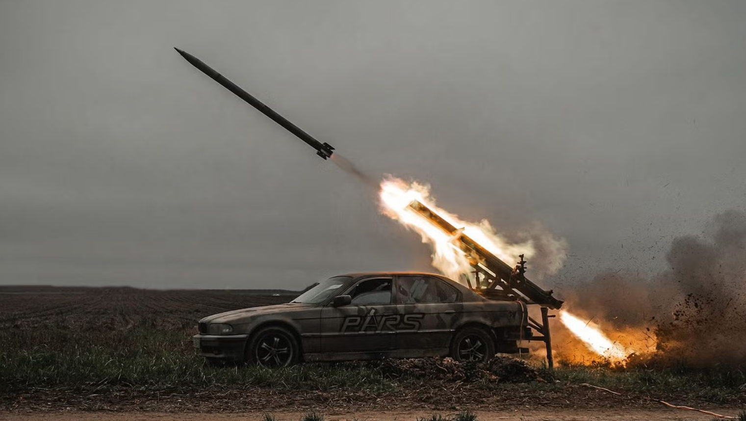 Oružane snage Ukrajine pretvorile BMW Serije 7 u višecevni raketni bacač (VIDEO)