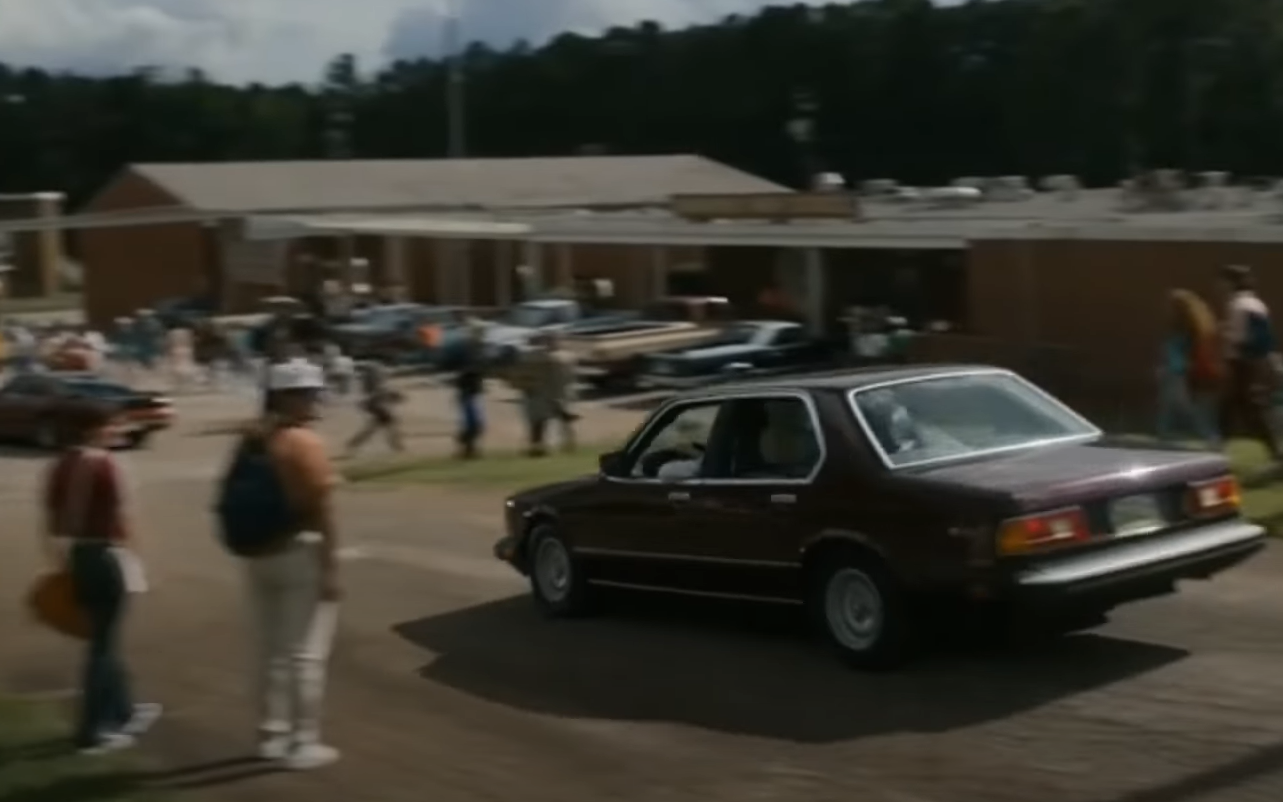 Prvi BMW Serije 7 doživljava novi nalet popularnosti zahvaljujući seriji Stranger Things (VIDEO)