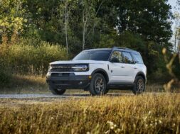 ford-is-set-to-launch-the-bronco-nameplate-in-europe-on-a-brand-new-phev-crossover_4
