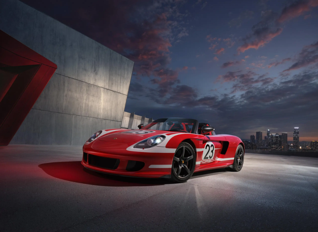 Dvadesetogodišnji Porsche Carrera GT prošao kroz proces fabričke restauracije