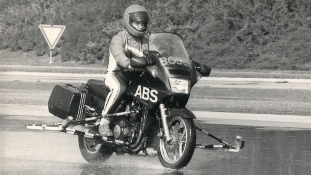 Bosch obeležava 30 godina motociklističkog ABS-a