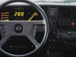 S1-voici-bientot-50-ans-la-revolution-digitale-des-tableaux-de-bord-commencait-867567