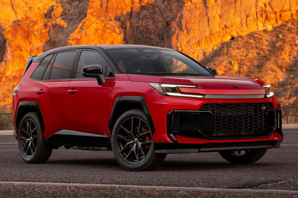 Nova Toyota RAV4 toliko oduševila kupce – da su masovno pokupovali staru