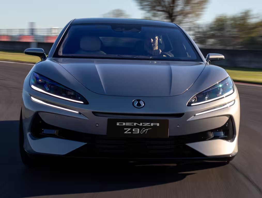 Zaboravite na Aston Martin, Džejms Bond će od sada voziti kineski elektromobil