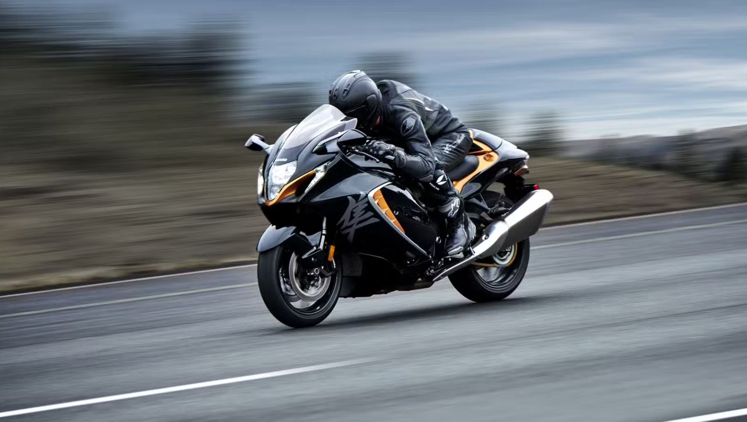 Prvi serijski motocikl koji je probio granicu od 320 km/h