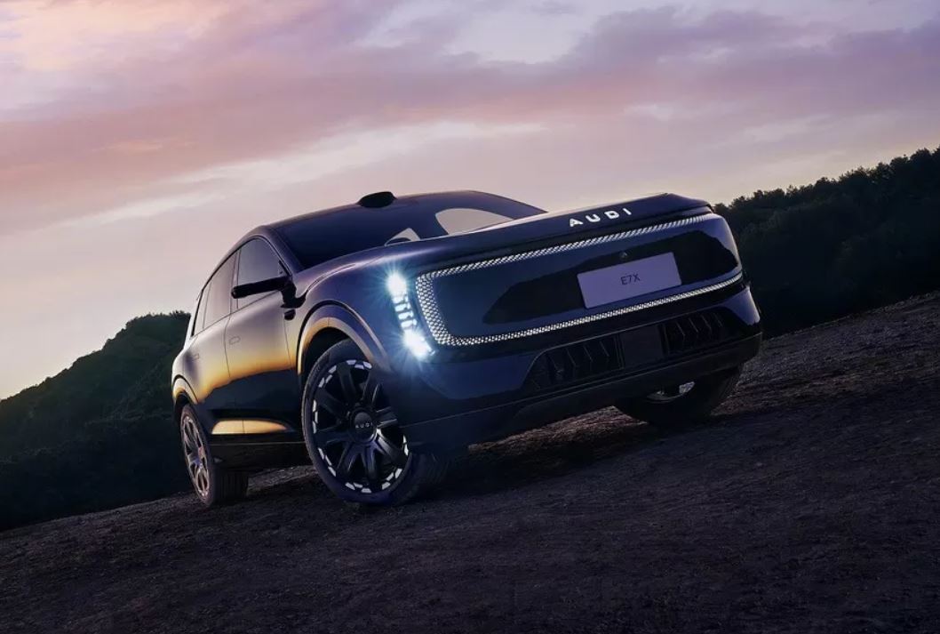 Nove fotografije i pojedinosti o krosoveru po imenu AUDI E7X