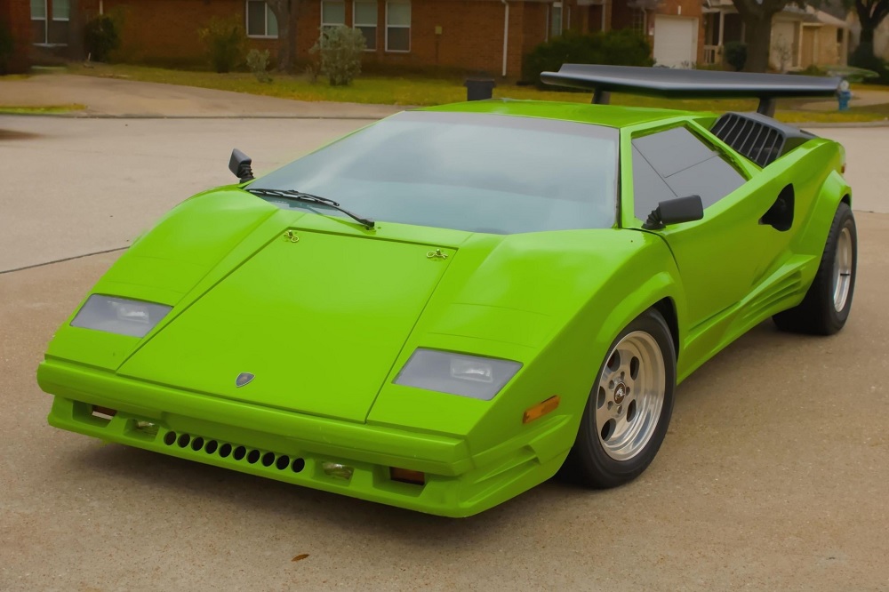 AR pijaca klasika: Liči na Lamborghini Countach, ali…