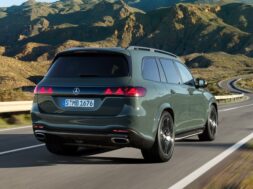 S1-mercedes-gls-le-suv-a-7-places-redefinit-la-premiere-classe-875897