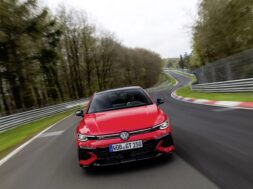 Volkswagen-Einschnitte-Dienstwagen-VW-Golf-GTI-Edition-50