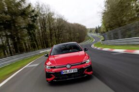 Volkswagen-Einschnitte-Dienstwagen-VW-Golf-GTI-Edition-50