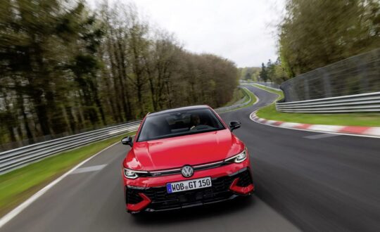 Volkswagen-Einschnitte-Dienstwagen-VW-Golf-GTI-Edition-50