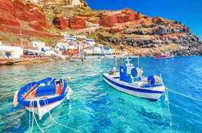 santorini-gr-water.vdzH6ni0