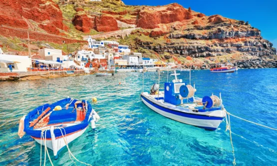 santorini-gr-water.vdzH6ni0